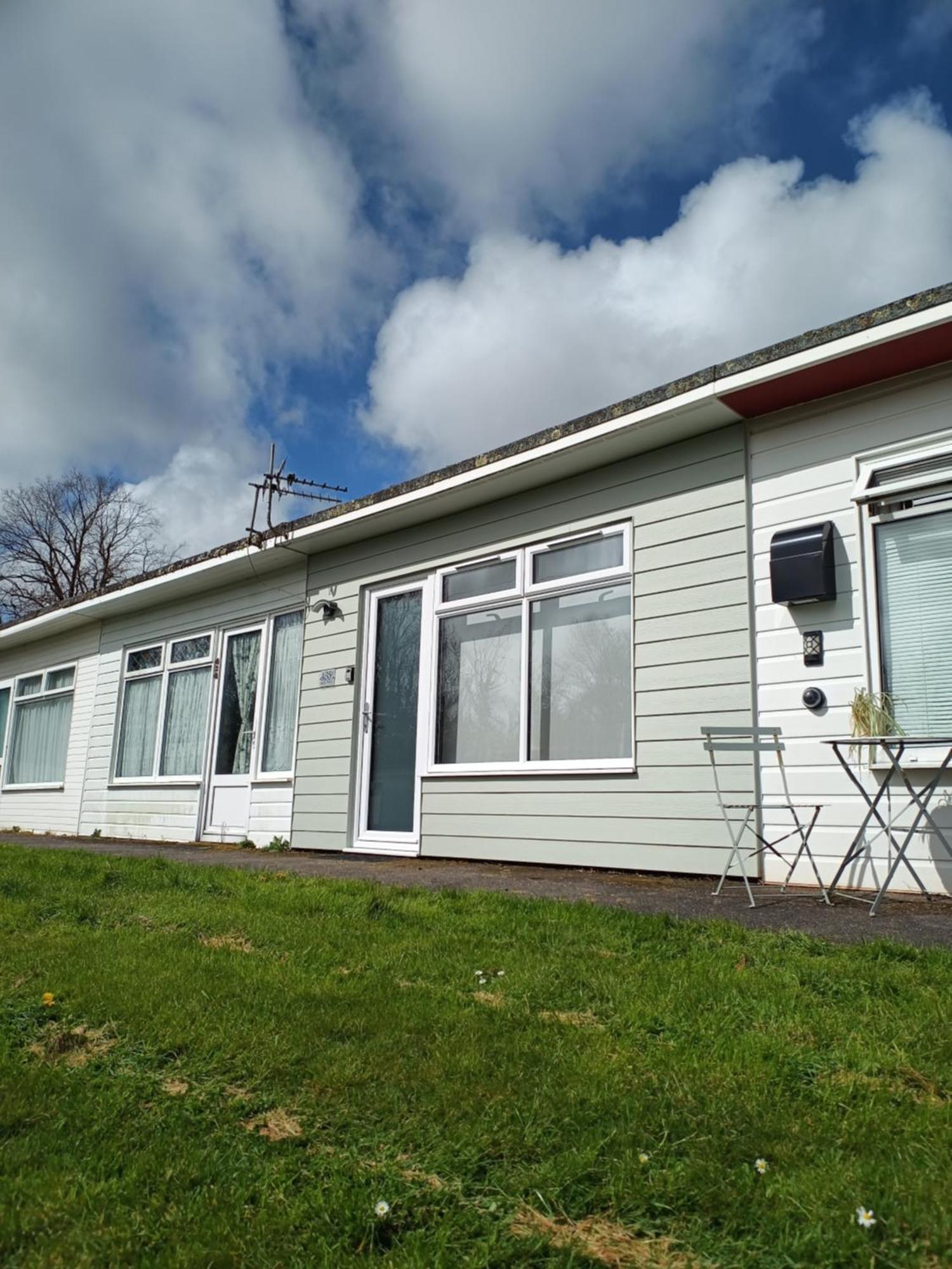 Sandy Toes 435 Norton Park Dartmouth Exterior photo